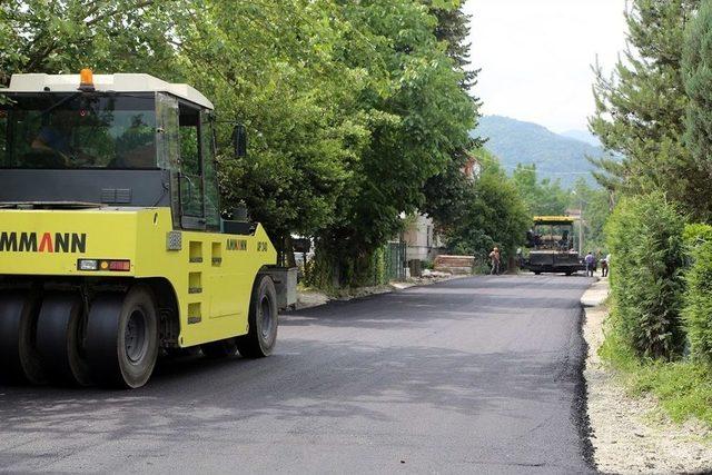 Sapanca’da Asfaltlama Çalışmaları Sürüyor