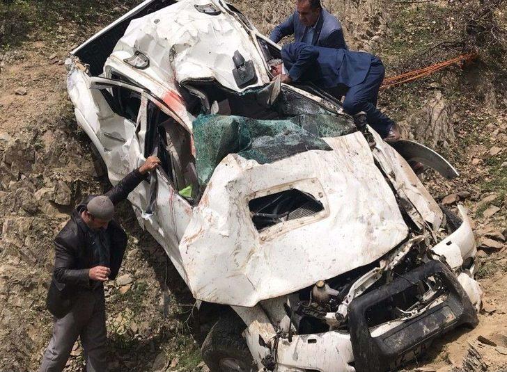 Kamyonet Şarampole Yuvarlandı: 2 Ölü, 3 Yaralı G3