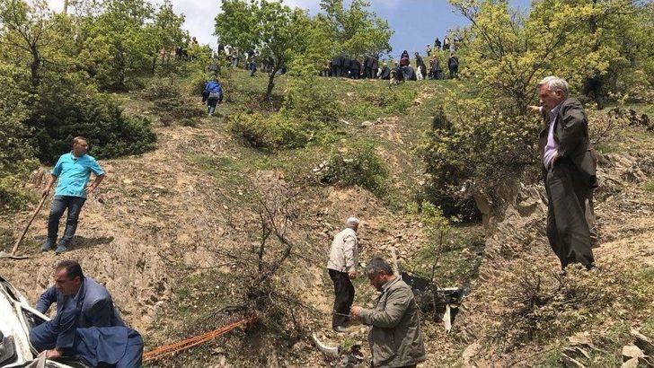 Kamyonet Şarampole Yuvarlandı: 2 Ölü, 3 Yaralı G4