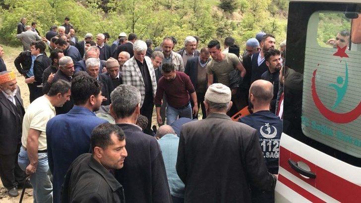 Kamyonet Şarampole Yuvarlandı: 2 Ölü, 3 Yaralı G5