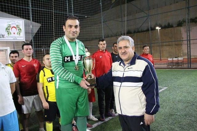 Rektörlük Zeytin Dalı Futbol Turnuvası’nda Dereceye Girenler Ödüllerini Aldı 1