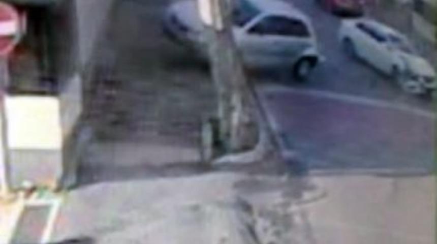 (&ouml;zel) Beşiktaş&rsquo;ta Kontrolden &Ccedil;ıkan Otomobil Duvara B&ouml;yle &Ccedil;arptı