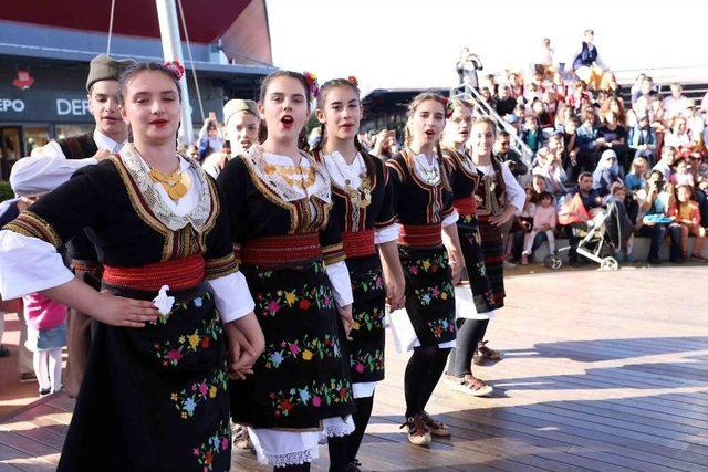 Dünya Çocuklarının Gösterileri Beğeniyle İzlendi