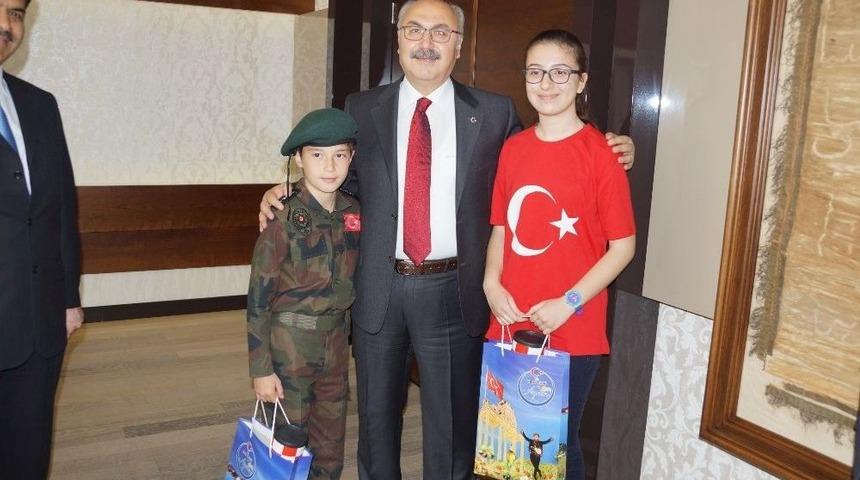 Vali K&ouml;şger&rsquo;e 23 Nisan Ziyareti