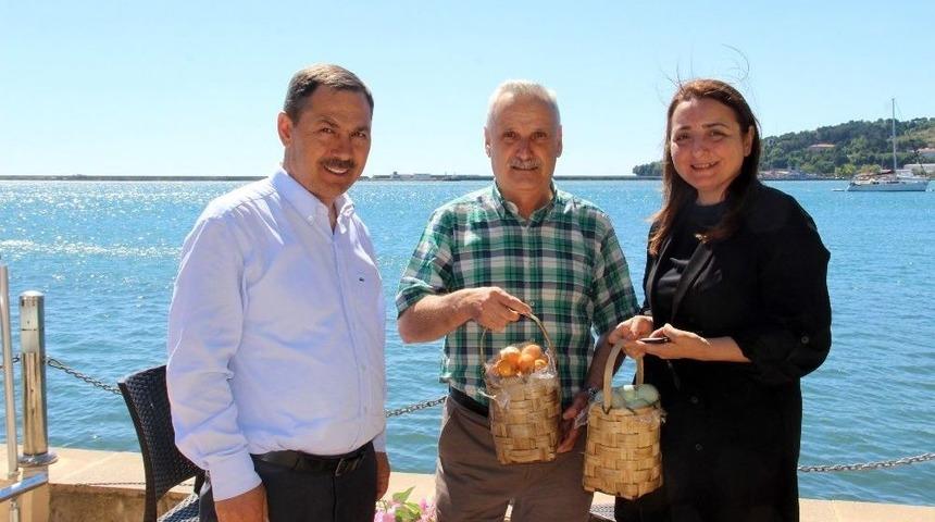 Sesi Kısılmasın Diye Cumhurbaşkanı Erdoğan&rsquo;a Yeşil Yumurta G&ouml;nderdi