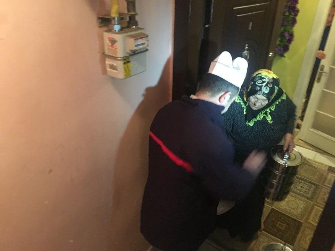 (&ouml;zel) Aş Evinde Pişiyor, İhtiya&ccedil; Sahibi Ailelerin Sofrasına Gidiyor