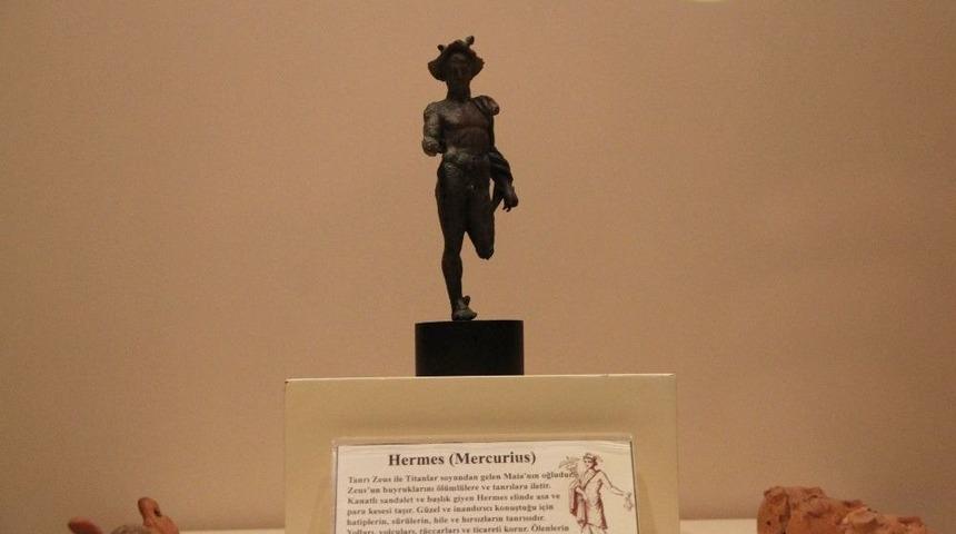 2 Bin Yıllık Hermes Heykeli Tesad&uuml;fen Bulundu