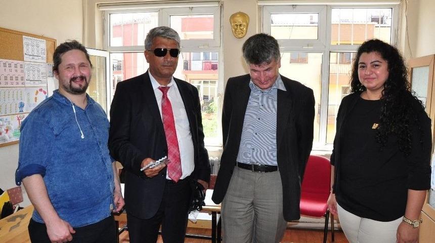 G&ouml;rme Engelli &Ouml;ğrencilere Anlamlı Hediye