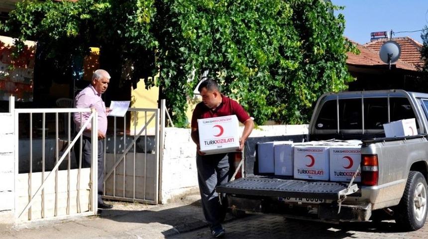 İhtiya&ccedil; Sahibi Ailelerin Y&uuml;z&uuml; Kızılay&rsquo;la G&uuml;l&uuml;yor