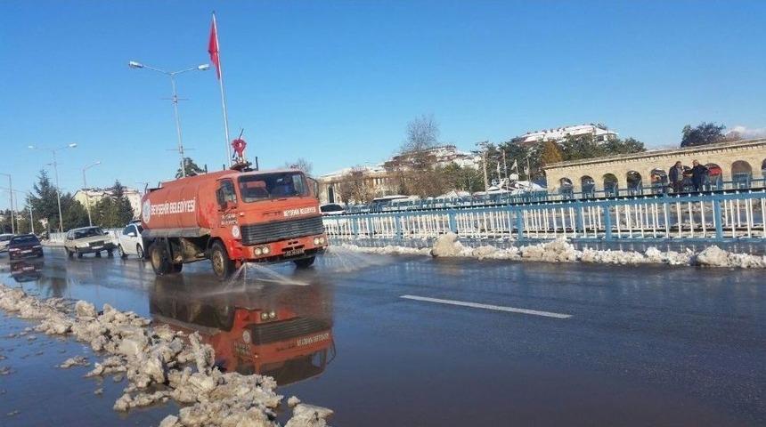 Beyşehir’de Buzlanmaya Karşı Solüsyonlu Önlem