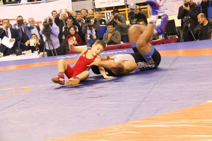 (özel Haber) Milli Güreşçi Taha Akgül İle Mindere Çıkan Down Sendromlu Emirhan Dünyaya Örnek Oluyor G2