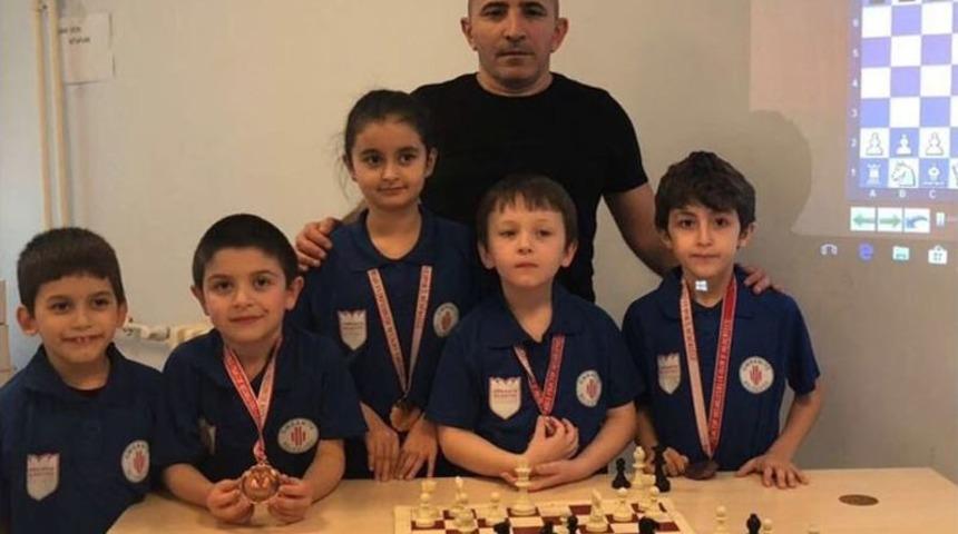 Ümraniyeli Minikler, Anadolu Yakası Satranç Birincisi Oldu
