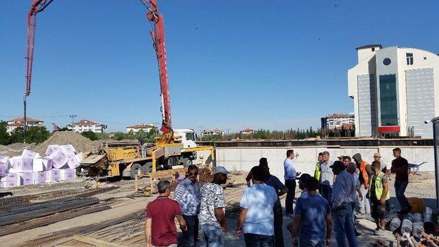 Öğretmenevi İnşaatında Beton Kalıplar Çöktü