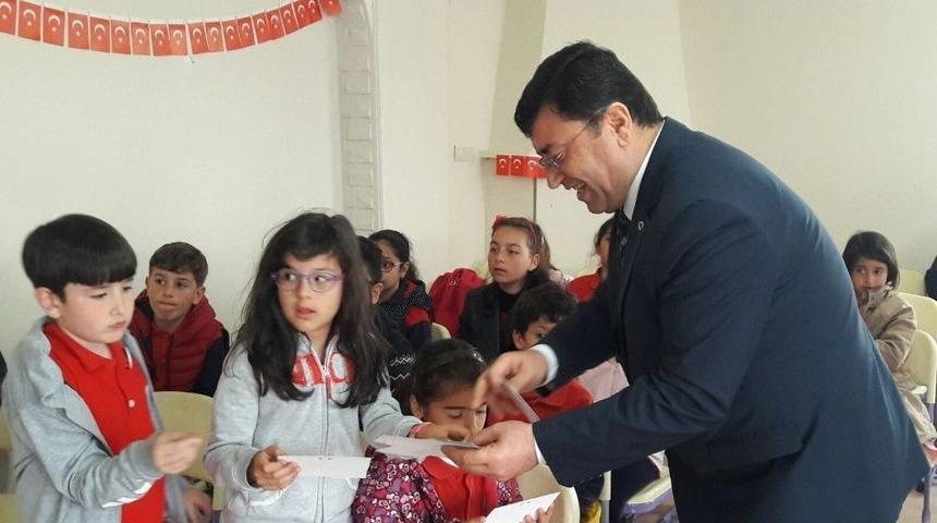 Miniklerden 23 Nisan Temalı Kartpostallar Etkinliği