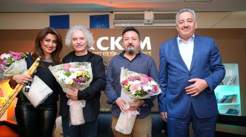 Yeni T&uuml;rk&uuml; K&uuml;&ccedil;&uuml;k&ccedil;ekmece&rsquo;de Sevenleriyle Buluştu