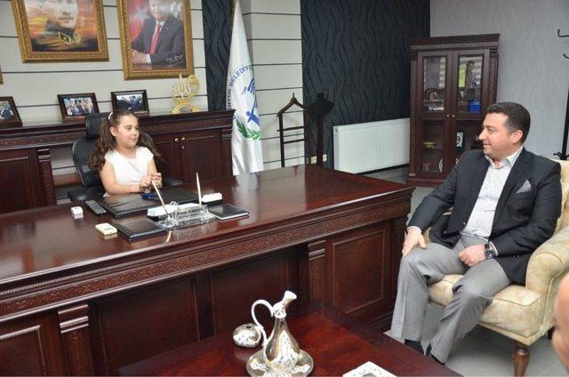 &Ccedil;ocuk Başkanlar G&ouml;rev Başında 1