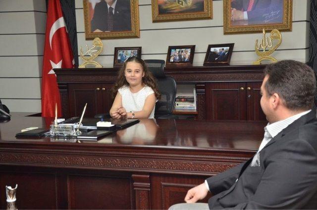 &Ccedil;ocuk Başkanlar G&ouml;rev Başında 2