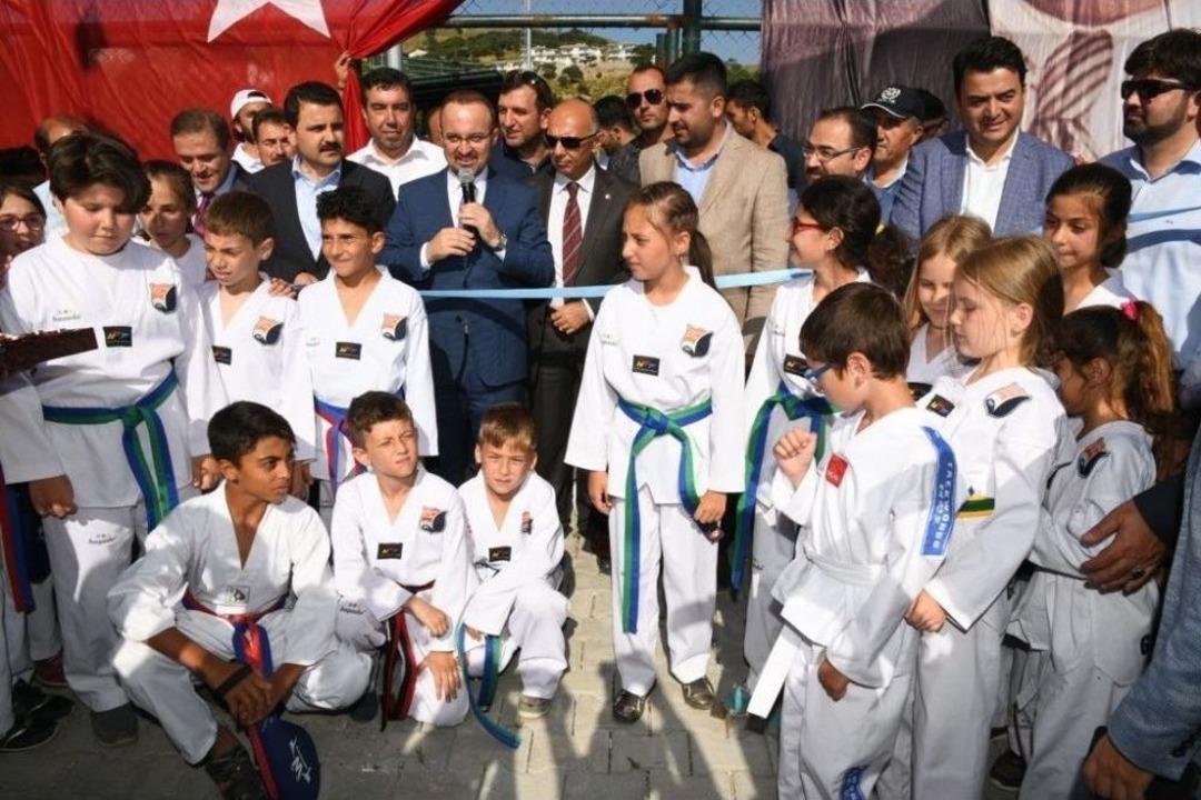 Ak Parti Grup Başkanvekili Turan, G&ouml;k&ccedil;eada&rsquo;da