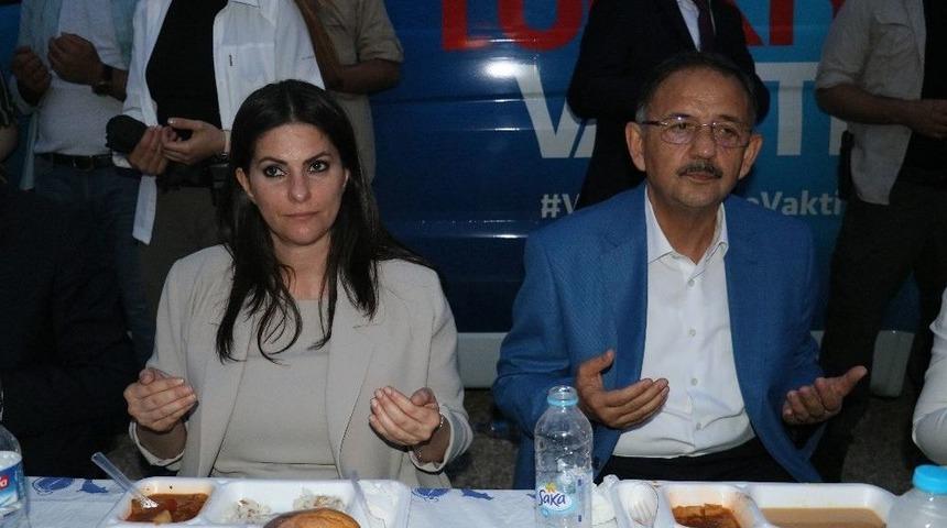 Bakan Sarıeroğlu Ve Bakan &Ouml;zhaseki İftar Sofrasında Vatandaşlarla Buluştu