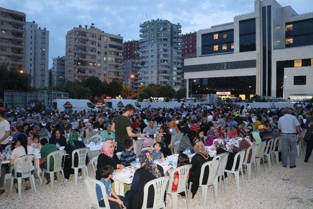 Bakan Sarıeroğlu Ve Bakan Özhaseki İftar Sofrasında Vatandaşlarla Buluştu