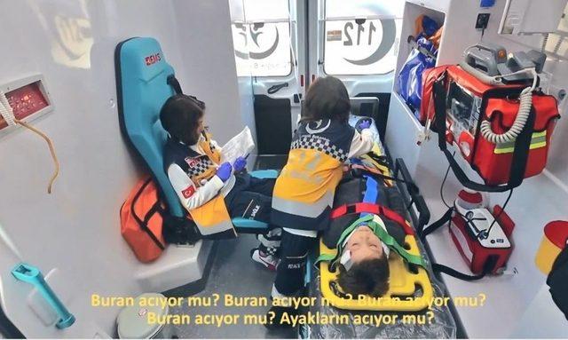 Oyunculuklarıyla Büyüklerine Taş Çıkaran Minik Sağlıkçılardan Büyüklerine Uyarı 3