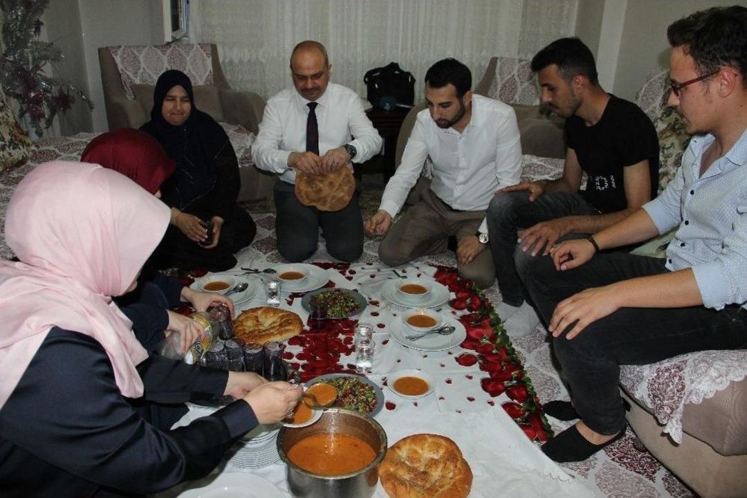 Ak Parti Manisa&rsquo;dan 400 Evde G&ouml;n&uuml;l Sofrası