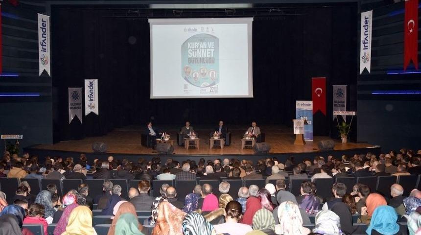 Sel&ccedil;uklu Kongre Merkezi&rsquo;nde Kur&rsquo;an Ve S&uuml;nnet Konuşuldu