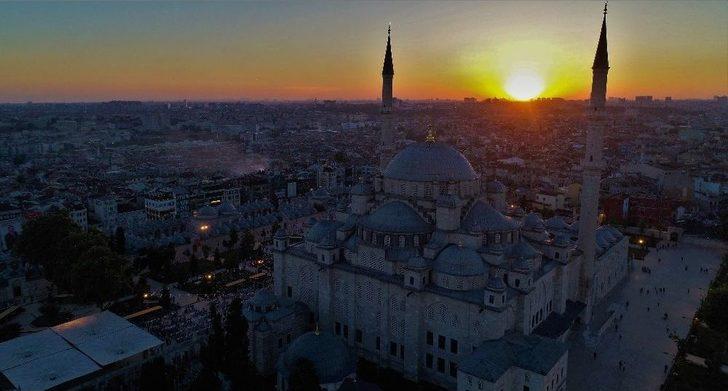 Fatih Camii Avlusundaki İftar Havadan Görüntülendi G2