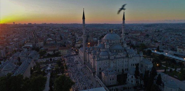 Fatih Camii Avlusundaki İftar Havadan Görüntülendi G3