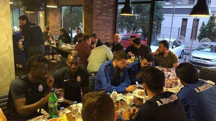 Adem B&uuml;y&uuml;k&rsquo;ten Artvin Hopaspor Takımına Moral Yemeği