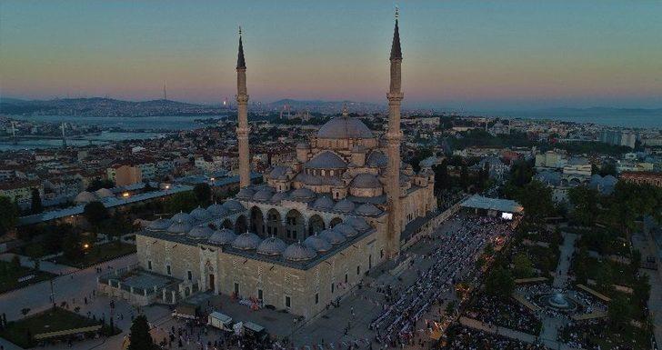 Fatih Camii Avlusundaki İftar Havadan Görüntülendi G4