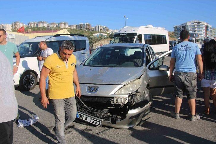 Kuşadası’nda Otomobil Yayaya Çarptı; 1 Yaralı G5