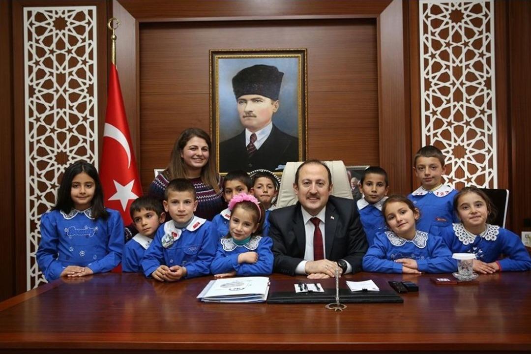 Bayraktar K&ouml;y&uuml; İlkokulu &Ouml;ğrencileri Vali Ali Hamza Pehlivan&rsquo;ı Ziyaret Etti