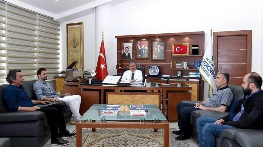 Teknik Direkt&ouml;r Erol Bulut&rsquo;tan Başkan Ahmet &Ccedil;akır&rsquo;a İmzalı Forma