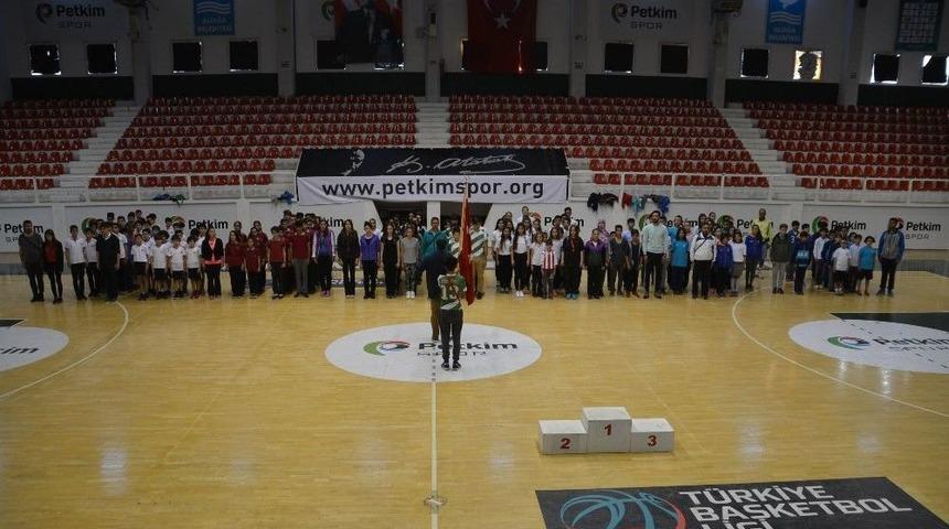 Aliağa&rsquo;da 23 Nisan &Ouml;d&uuml;lleri Sahiplerini Buldu