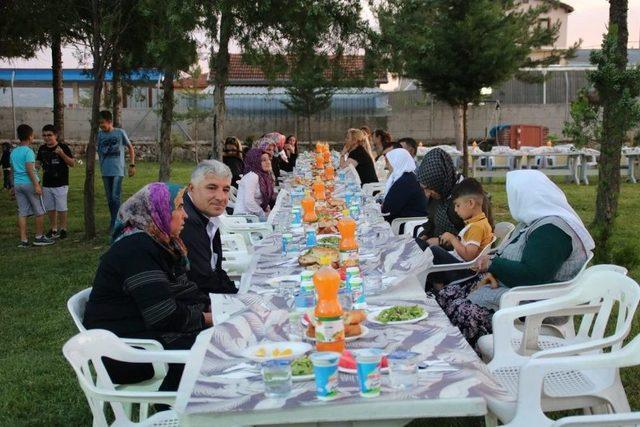 Gediz İlçe Jandarma Komutanlığı’ndan Şehit Aileleri Ve Gazilere İftar