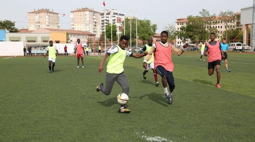 Konya&rsquo;ada Başkanlık Kupası 4. Uluslararası &Ouml;ğrenci Futbol Turnuvası Başladı