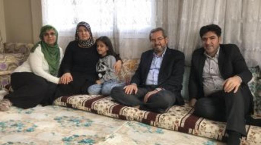 &Uuml;n&uuml;var &Ccedil;iftinden Anlamlı Ziyaret