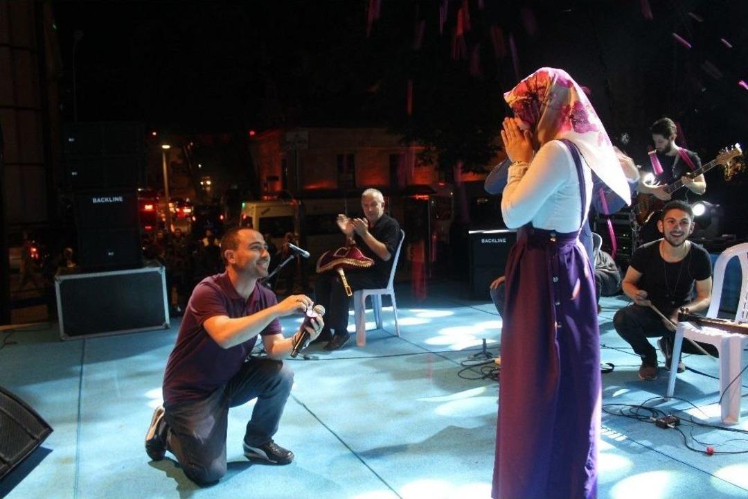 Afrin&rsquo;de İlk Kurşun, Sahnede İlk S&uuml;rpriz