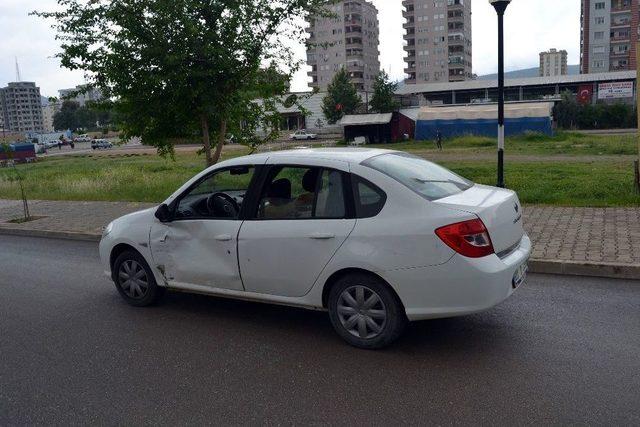 Tescilsiz Motosikletle Kaza Yapan Yaralı Sürücü Kaçtı