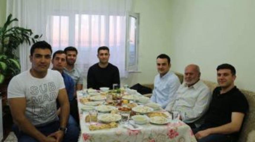 Kaymakam Şehit Ailesiyle İftar Yaptı