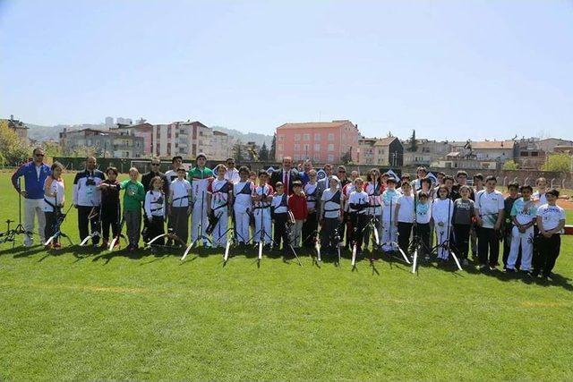 Okçular Madalyalarını Aldı 1
