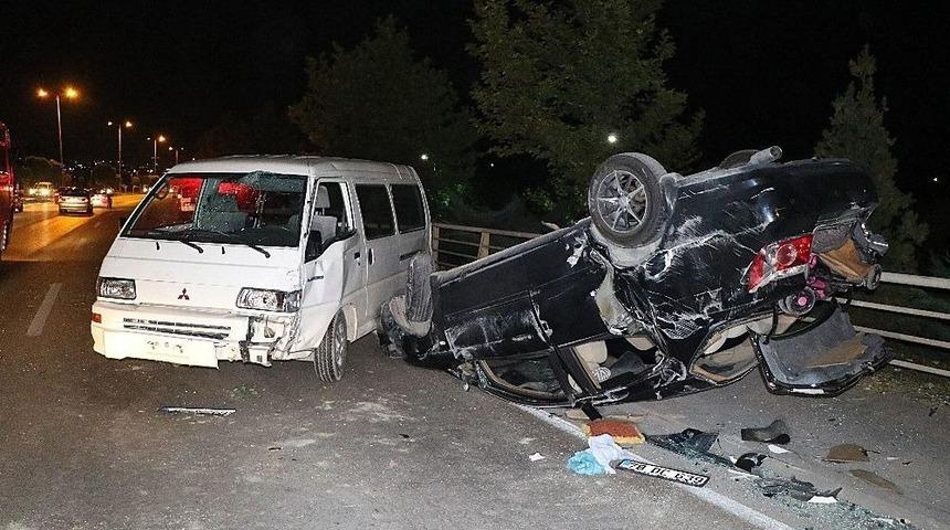 Karab&uuml;k&rsquo;te Trafik Kazası: 3 Yaralı