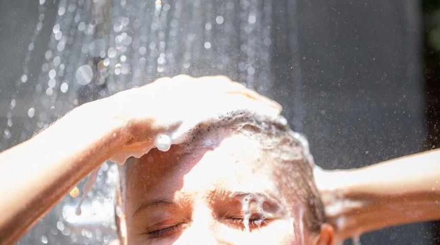 Sıcak Duş Yalnızlığa İyi Geliyor