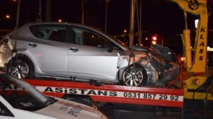 Otomobil İle Kamyonet &Ccedil;arpıştı: 1 Yaralı