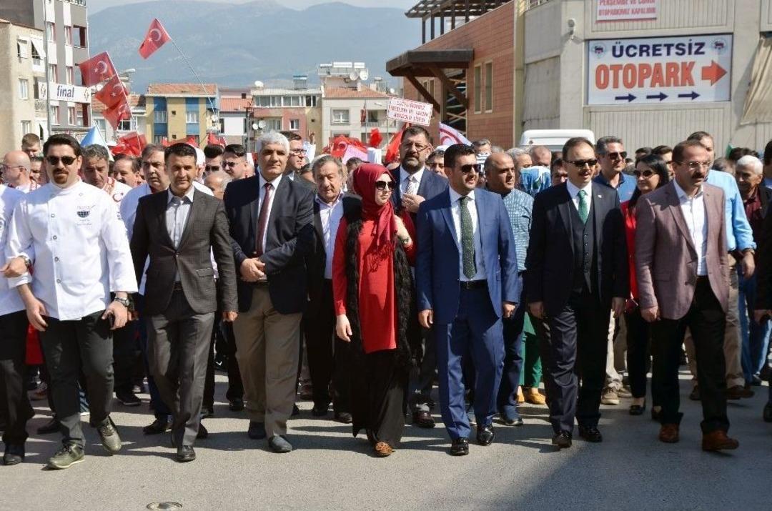 Kemalpaşa&rsquo;da 40 &Uuml;lkeden Yemekler Yarışacak