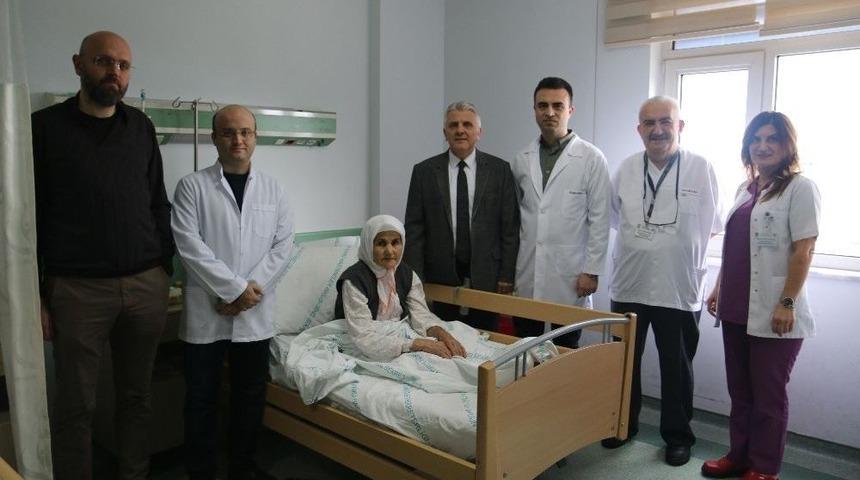 Ameliyatsız Kalp Kapakları Değiştirildi