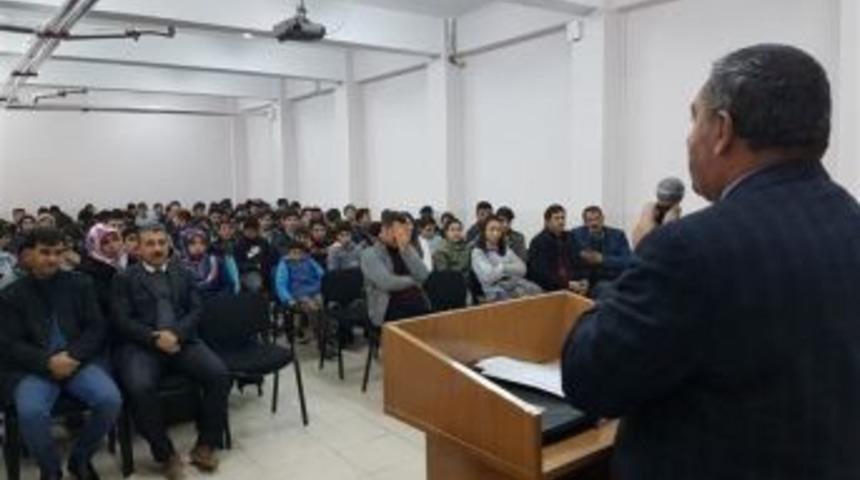 M&uuml;ft&uuml; Kulaz, &Ouml;ğrencilerle Buluştu