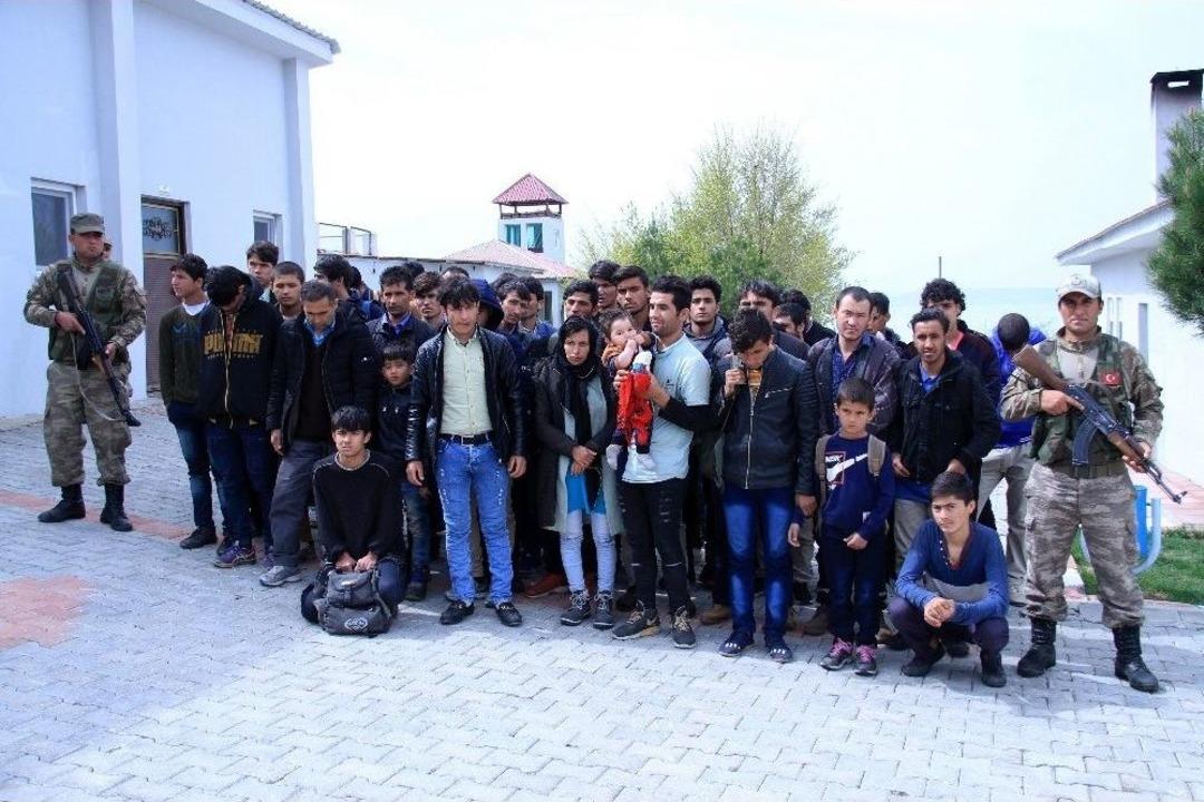 Ka&ccedil;ak Afganlara Mehmet&ccedil;ik Şefkati