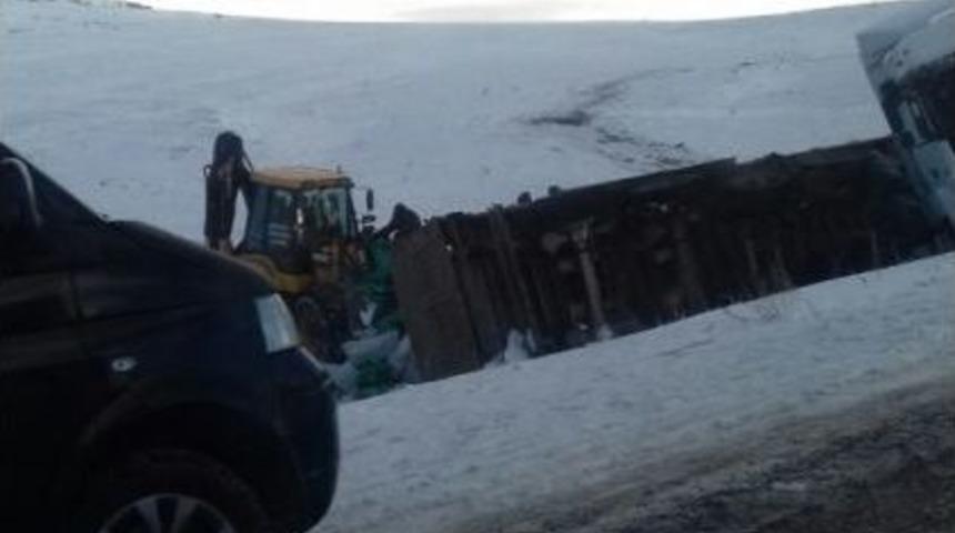 Boğatepe&rsquo;de Kamyon Şarampole Verildi